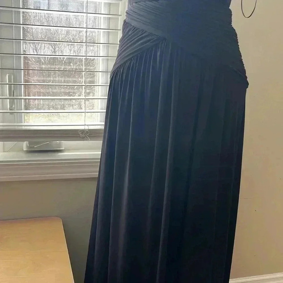 ❤️Host Picks❤️[XS]BCBGMAXAzria Black Moroccan  Draped Jersey V Gown Maxi Dress. - Picture 3 of 14